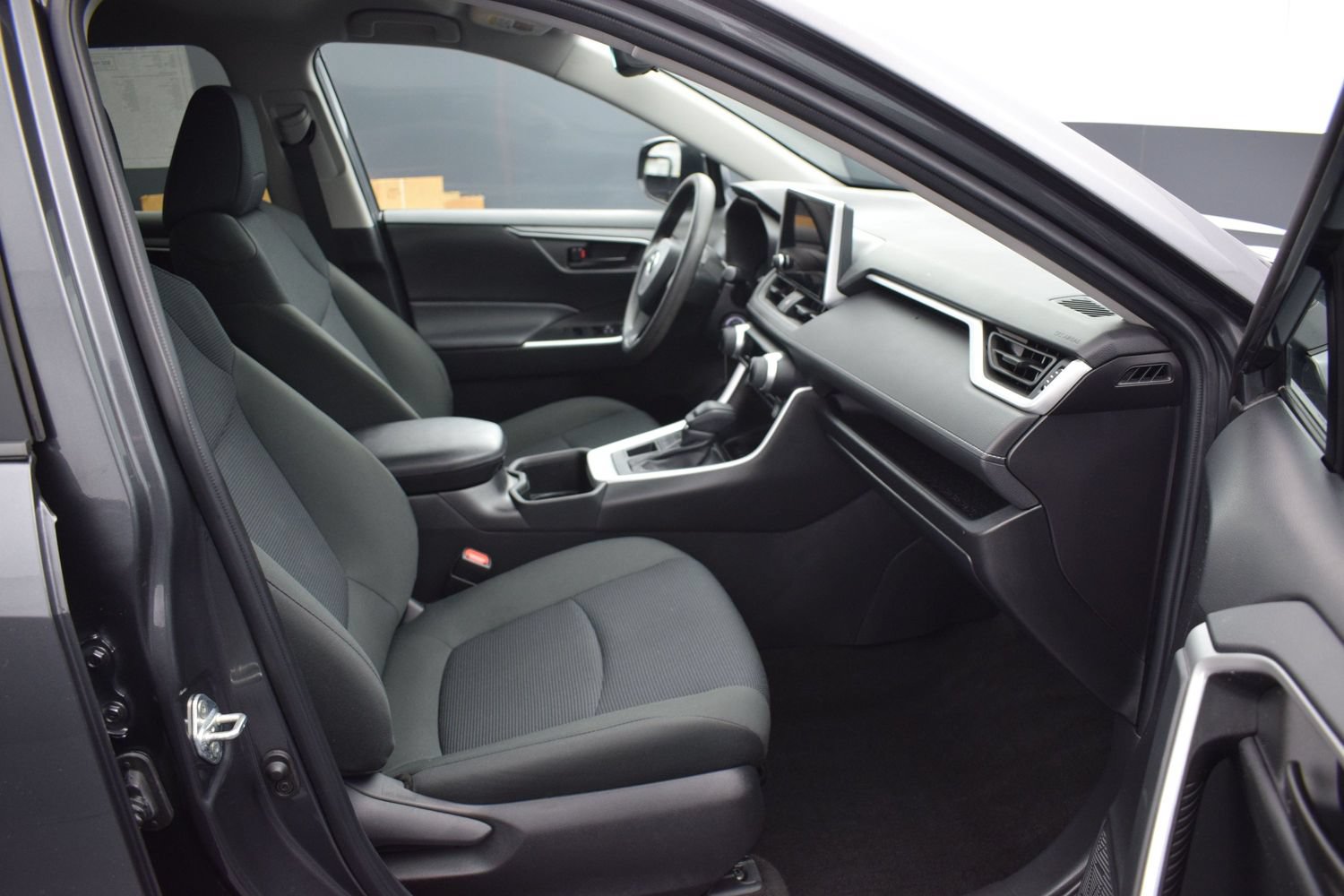 Used 2023 Toyota RAV4 LE AWD/4WD image 10