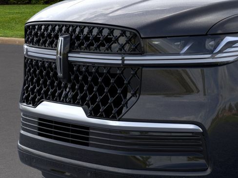 New 2025 Lincoln Navigator Reserve w/ Jet Appearance Package AWD/4WD image 17
