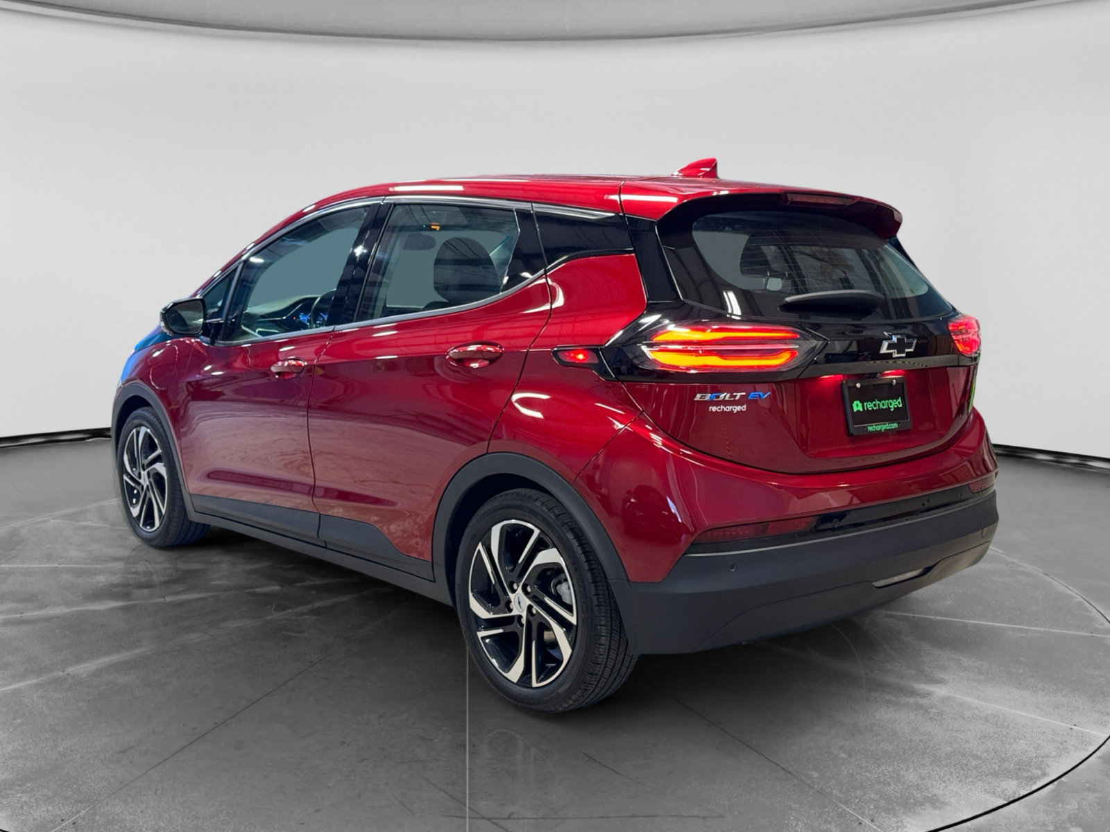 Used 2023 Chevrolet Bolt LT w/ Infotainment Package FWD image 2