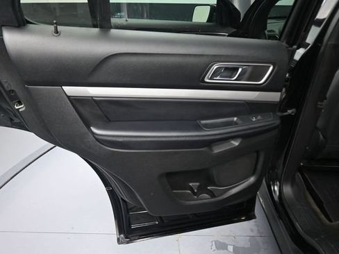 Used 2017 Ford Explorer XLT w/ Equipment Group 201A FWD image 26