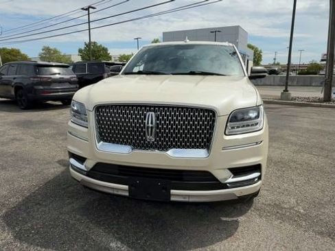 Used 2018 Lincoln Navigator Select AWD/4WD image 3