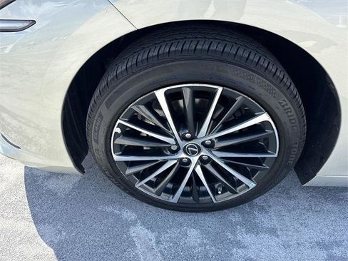 Certified 2024 Lexus ES 350 w/ Premium Package image 10