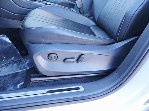 Used 2022 Volkswagen Tiguan SE R-Line image 37