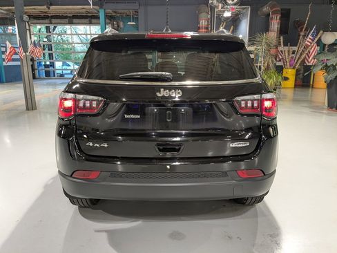 Used 2018 Jeep Compass Latitude w/ Popular Equipment Group AWD/4WD image 9