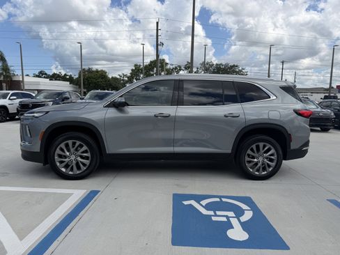 Used 2025 Buick Enclave Preferred FWD image 6