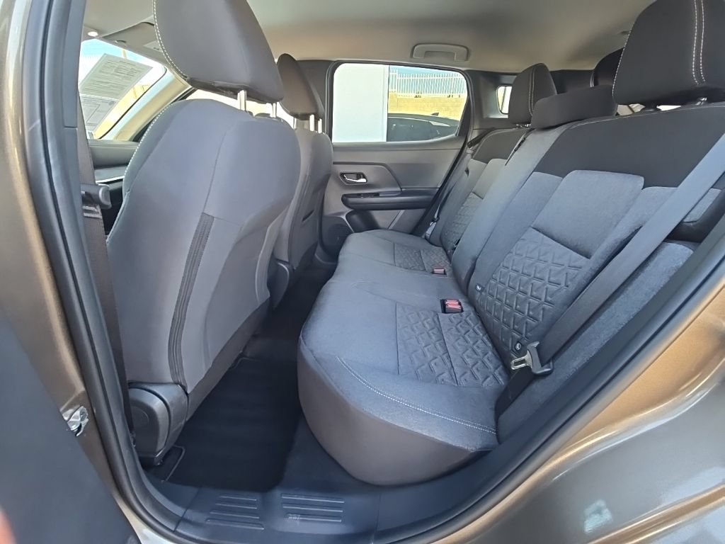 Used 2025 Nissan Kicks SV AWD/4WD image 28