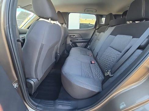 Used 2025 Nissan Kicks SV AWD/4WD image 28