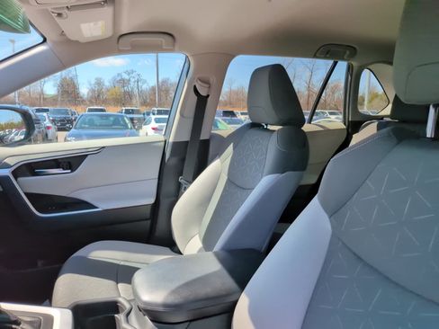 Certified 2021 Toyota RAV4 XLE image 27