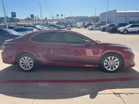 Used 2021 Toyota Camry LE image 5