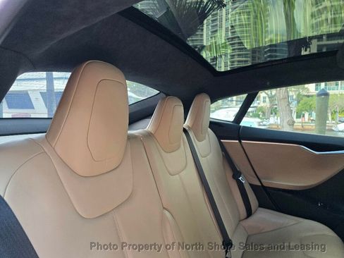Used 2015 Tesla Model S 70 image 22