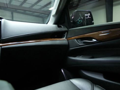 Used 2017 Cadillac Escalade Luxury image 41