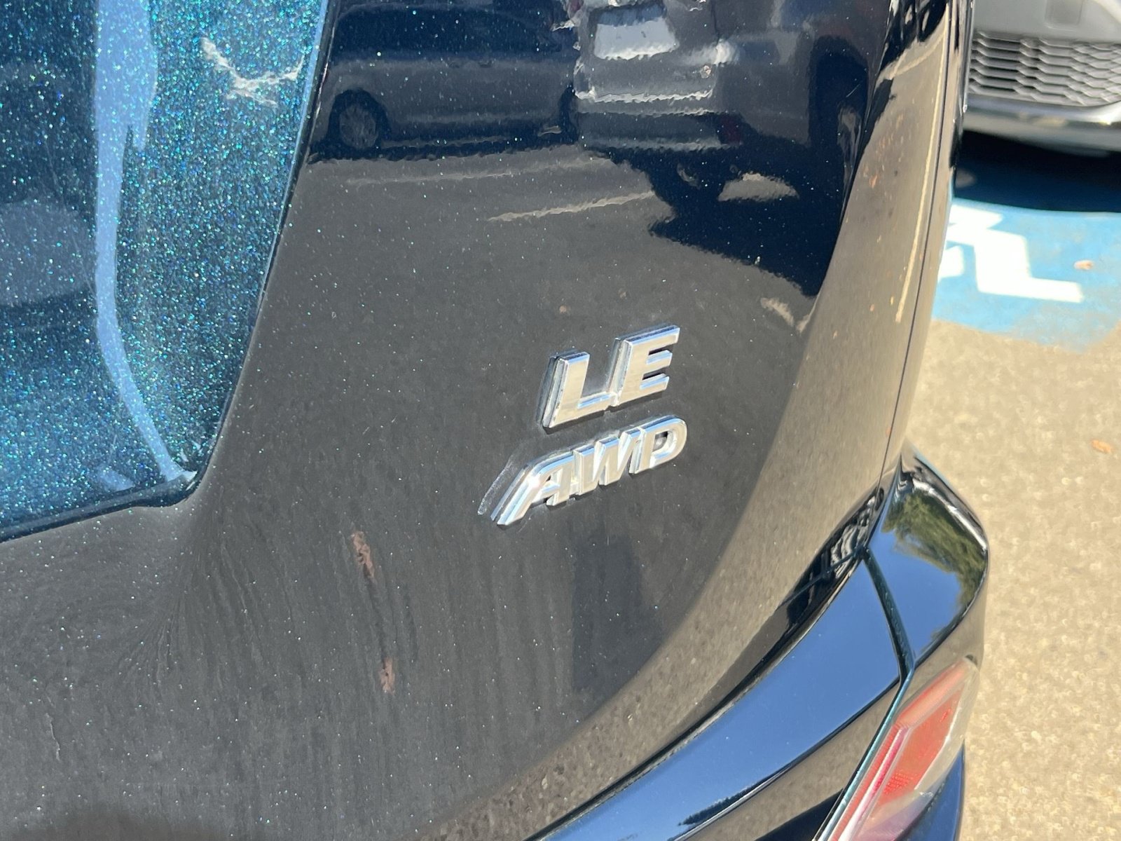 Used 2018 Toyota RAV4 LE w/ All Weather Liner Package AWD/4WD image 27