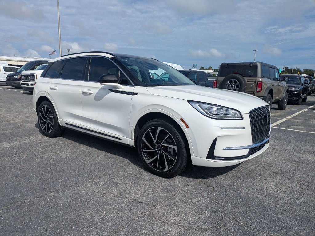 Used 2025 Lincoln Corsair Grand Touring AWD/4WD image 2