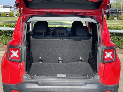 Used 2017 Jeep Renegade Latitude FWD image 28
