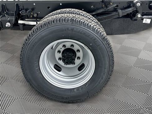 New 2025 Ford F350 XL w/ XL Chrome Package image 15