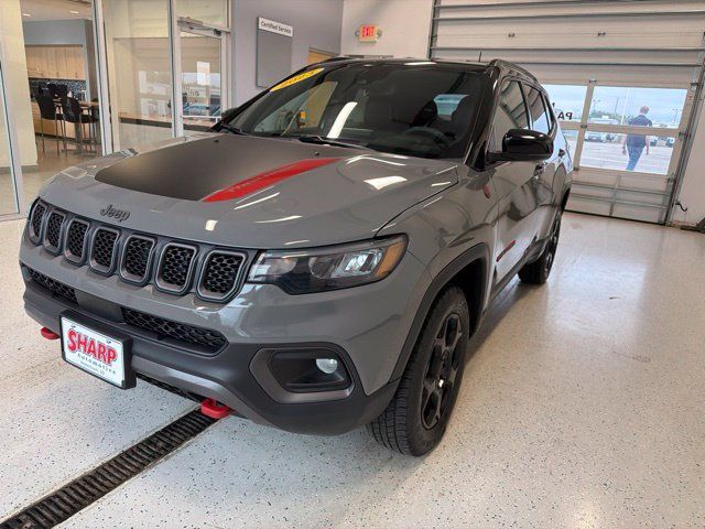 Used 2023 Jeep Compass Trailhawk w/ Trailhawk Convenience Group AWD/4WD image 4