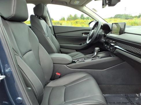 Used 2025 Honda Accord Touring image 9