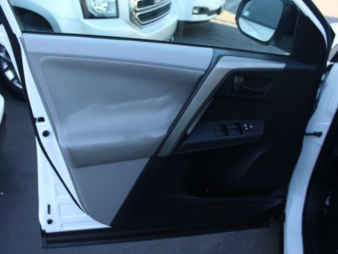 Used 2013 Toyota RAV4 LE AWD/4WD image 15