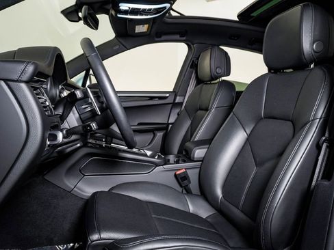 Certified 2026 Porsche Macan AWD/4WD image 5