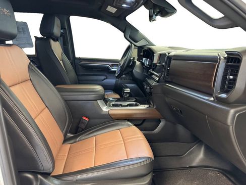 Used 2023 Chevrolet Silverado 1500 High Country w/ Technology Package image 17