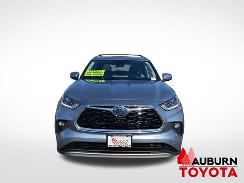 Used 2023 Toyota Highlander Platinum AWD/4WD image 2