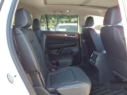 New 2026 Volkswagen Atlas SE FWD image 7