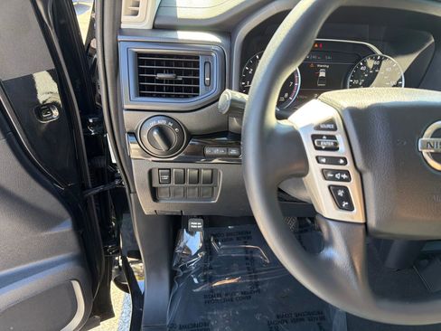 Used 2022 Nissan Titan SV w/ Accessory Utility Package image 17