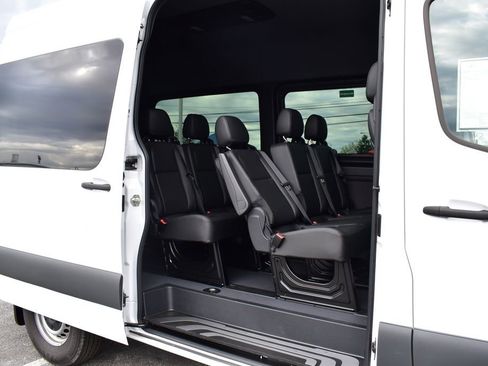 Used 2024 Mercedes-Benz Sprinter 2500 image 29