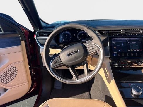 Used 2025 Jeep Grand Cherokee Limited w/ Black Appearance Package image 14