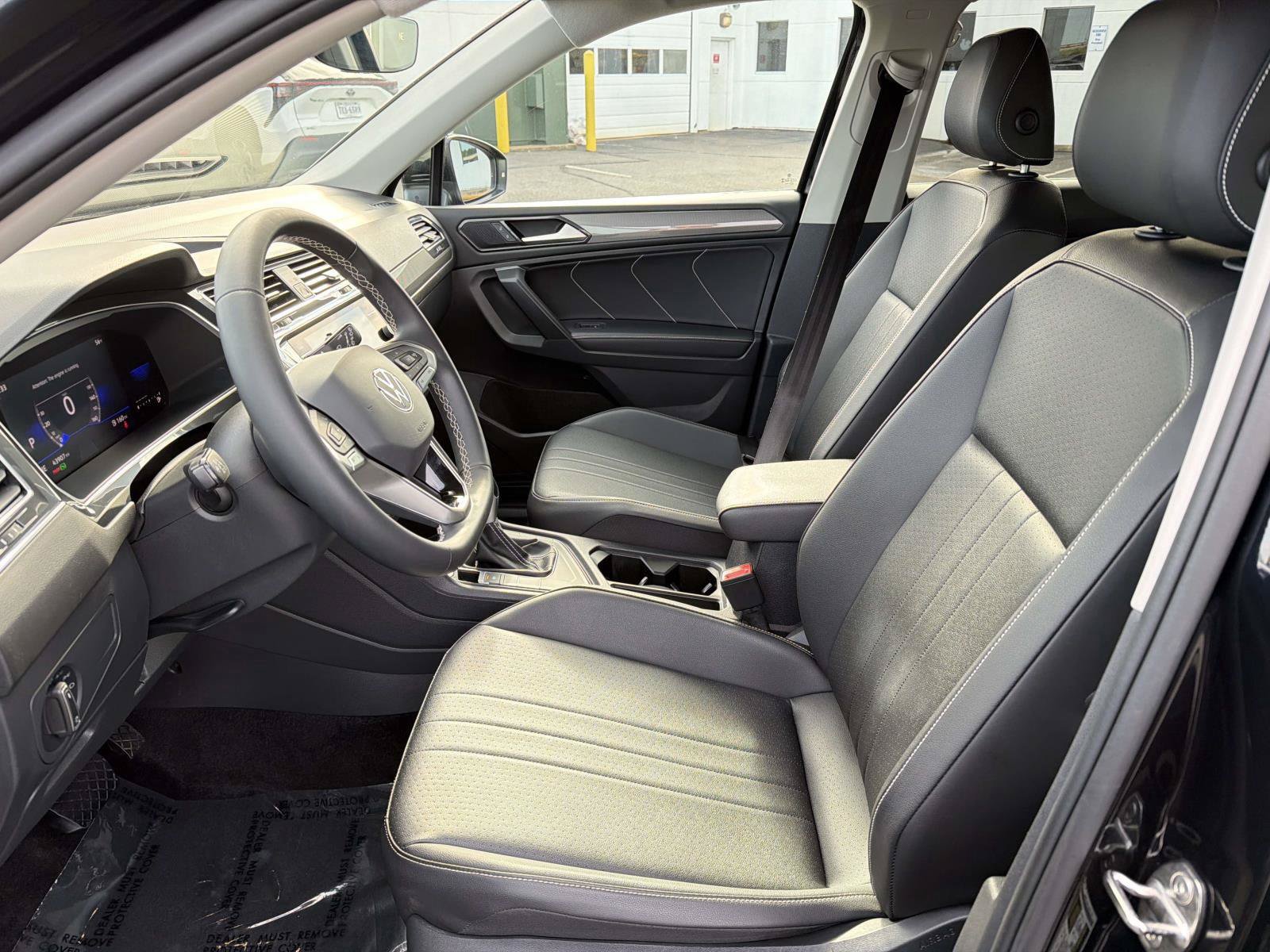 Used 2023 Volkswagen Tiguan SE FWD image 8