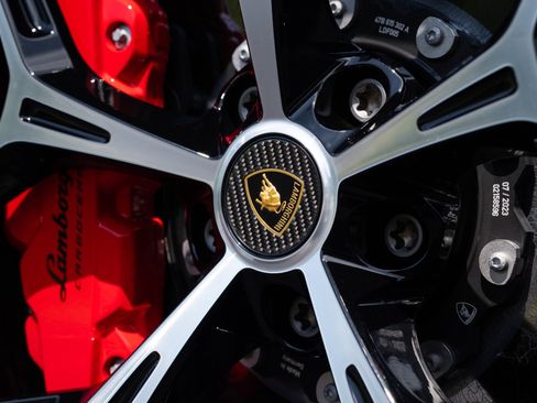 Used 2024 Lamborghini Revuelto AWD/4WD image 11