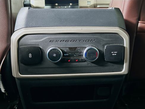 Used 2024 Ford Expedition Limited image 28