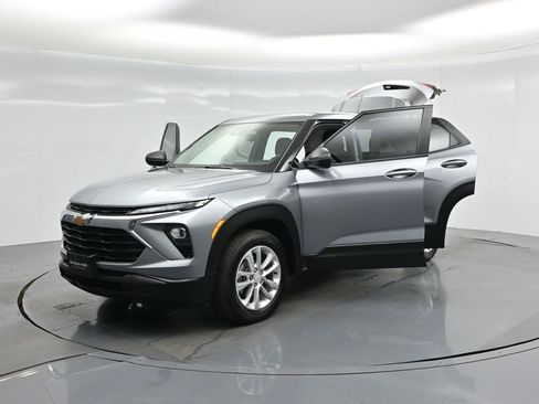 Used 2024 Chevrolet TrailBlazer LS image 29