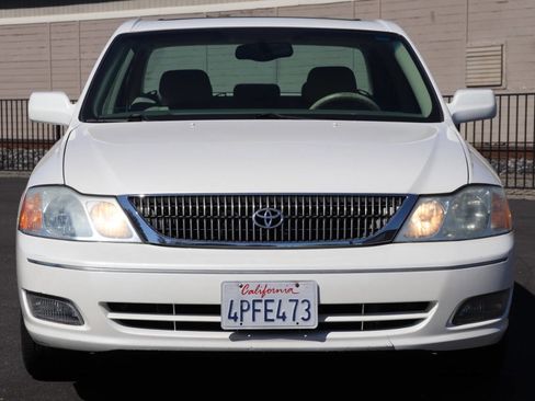 Used 2001 Toyota Avalon XLS FWD image 3