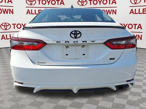 Used 2021 Toyota Camry SE w/ Convenience Package FWD image 4