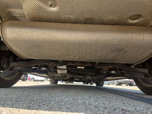 Used 2018 Ford Focus Titanium w/ Titanium Technology Package FWD image 19