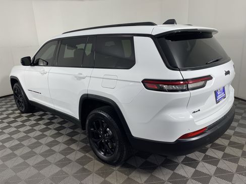 Used 2024 Jeep Grand Cherokee L Altitude AWD/4WD image 10