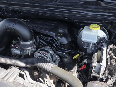 Used 2019 RAM 1500 Laramie AWD/4WD image 15