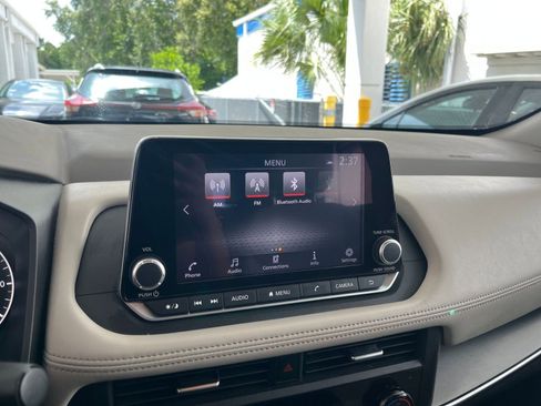 Used 2023 Nissan Rogue SV image 21