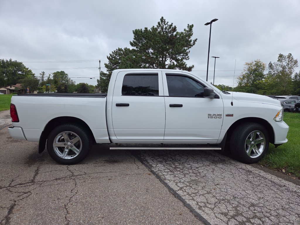 Used 2017 RAM 1500 Express w/ Express Value Package AWD/4WD image 4