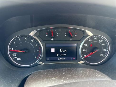 Used 2023 GMC Acadia SLT image 8