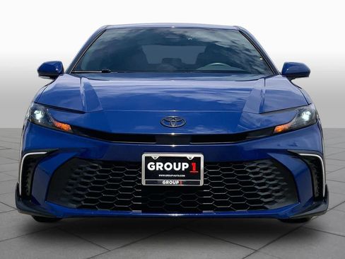 Used 2025 Toyota Camry SE w/ Convenience Package FWD image 4