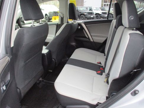 Used 2018 Toyota RAV4 XLE image 13