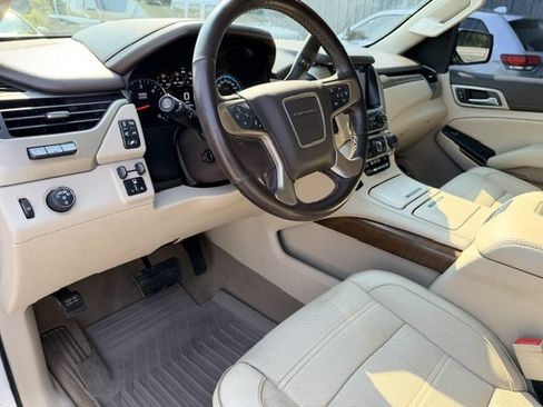 Used 2019 GMC Yukon Denali w/ Denali Ultimate Package RWD image 12