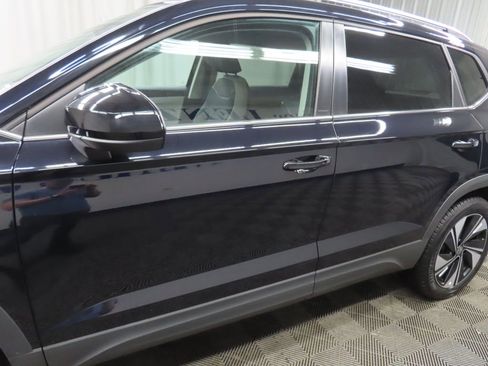 Used 2025 Volkswagen Taos SE image 39