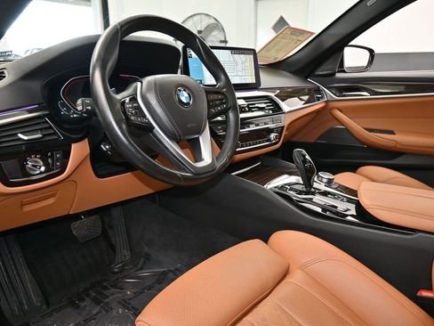 Used 2022 BMW 530i w/ Premium Package image 14