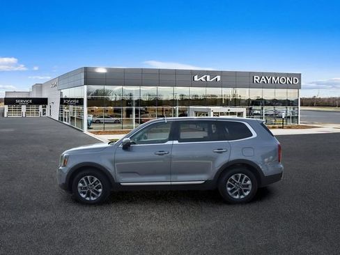 Used 2024 Kia Telluride LX AWD/4WD image 7