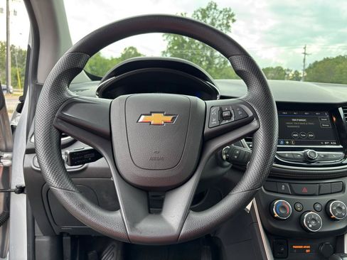 Used 2018 Chevrolet Trax LS AWD/4WD image 19