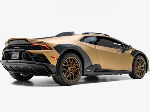 Used 2024 Lamborghini Huracan Sterrato AWD/4WD image 2