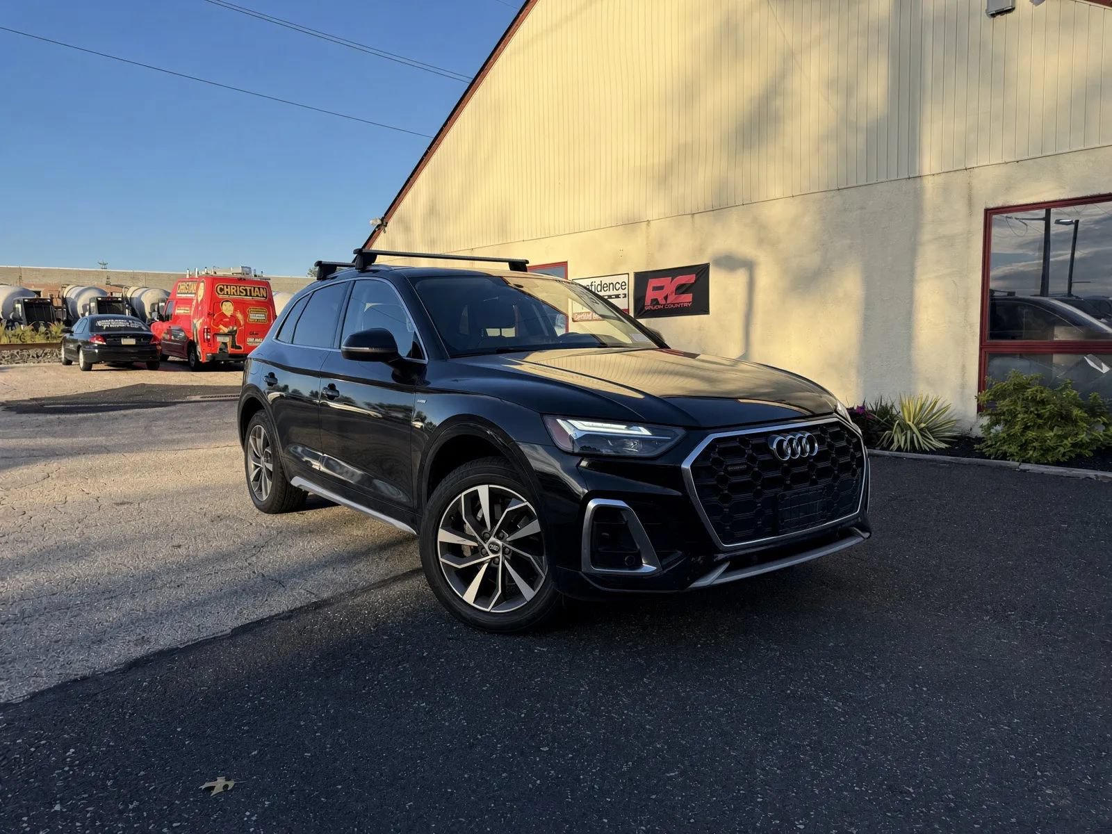 Used 2022 Audi Q5 2.0T Premium w/ Convenience Package AWD/4WD image 3